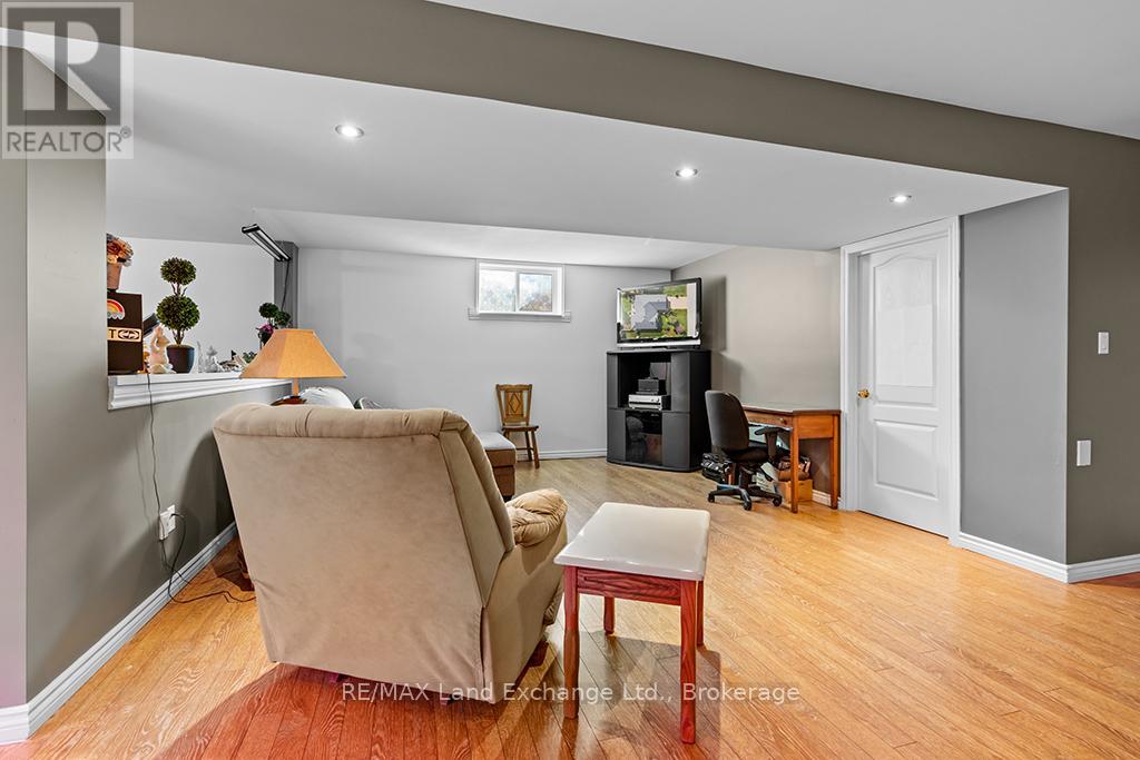478 BLUEWATER DRIVE - 21