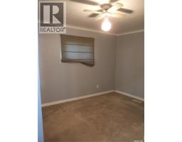 Family room - 325 3rd Avenue E, Leader, SK S0N1H0 Photo 10