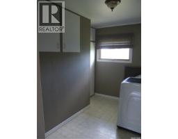 325 3rd Avenue E, Leader, SK S0N1H0 Photo 15