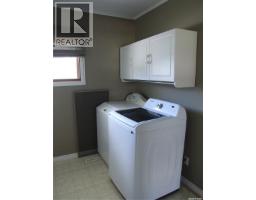325 3rd Avenue E, Leader, SK S0N1H0 Photo 16