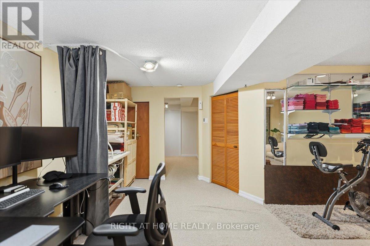 #38 2301 CAVENDISH DRIVE - 36