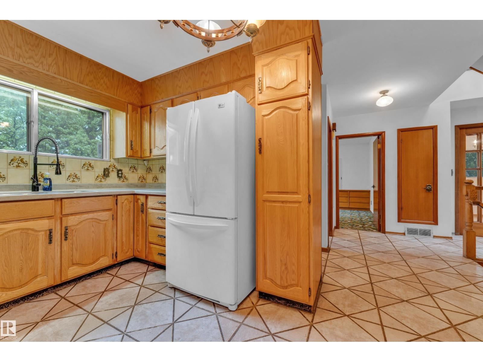 10819 54 AV NW — photo 12