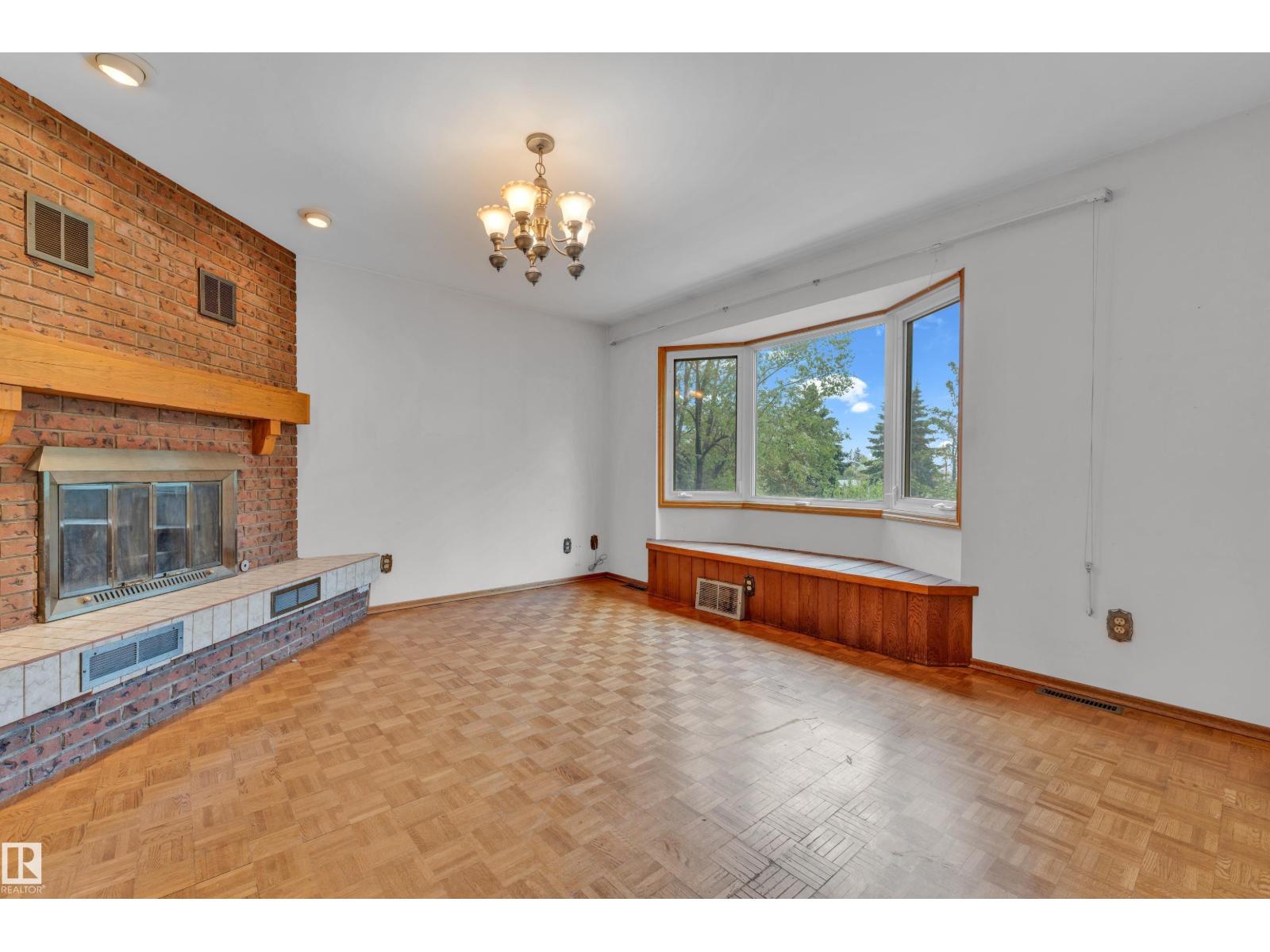 10819 54 AV NW — photo 27