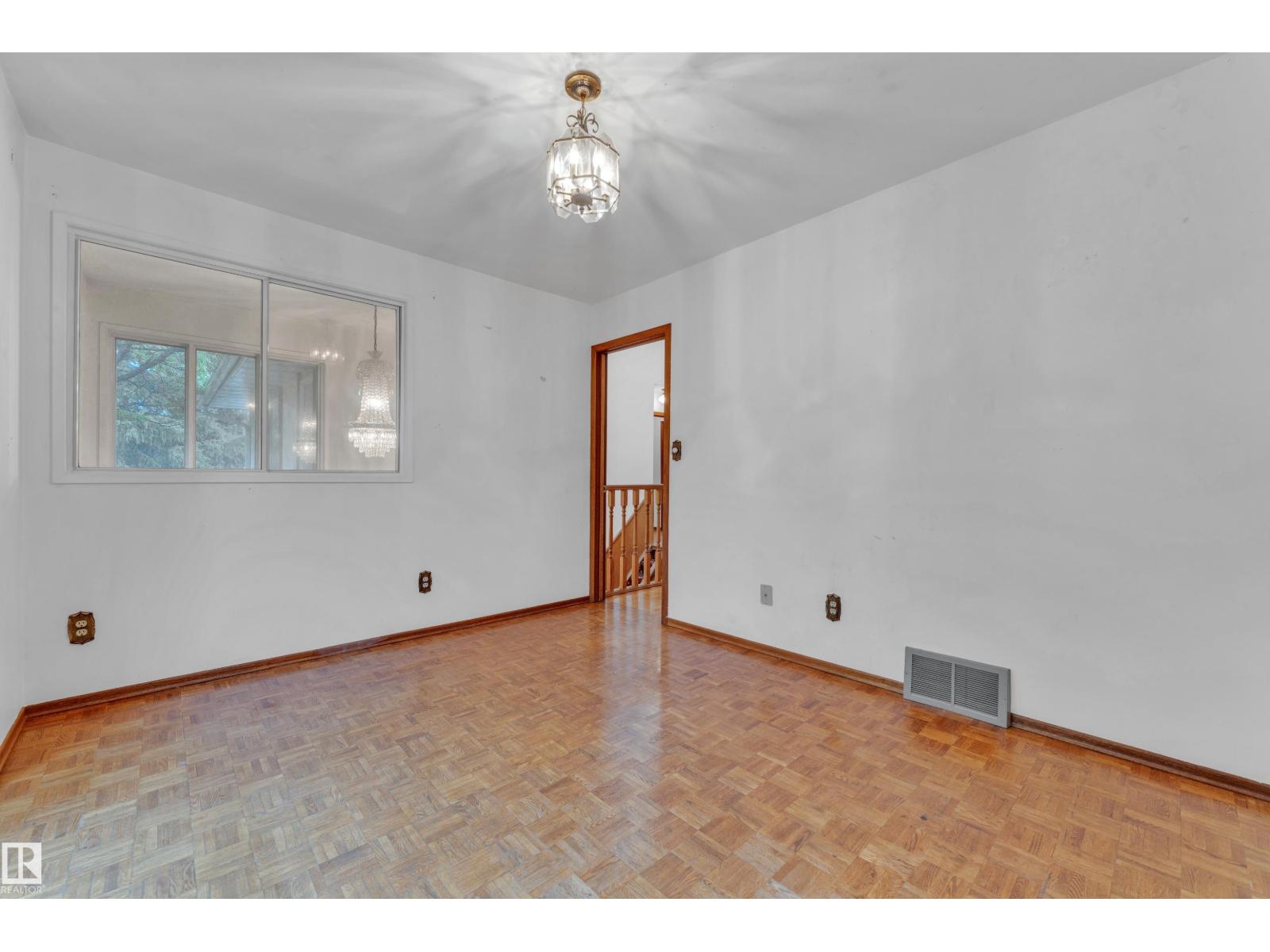 10819 54 AV NW — photo 23