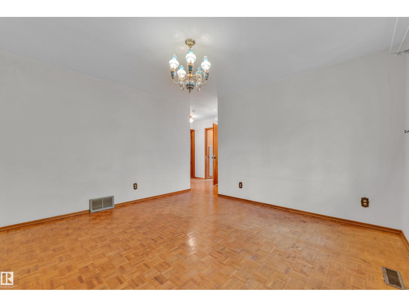 10819 54 AV NW — photo 30