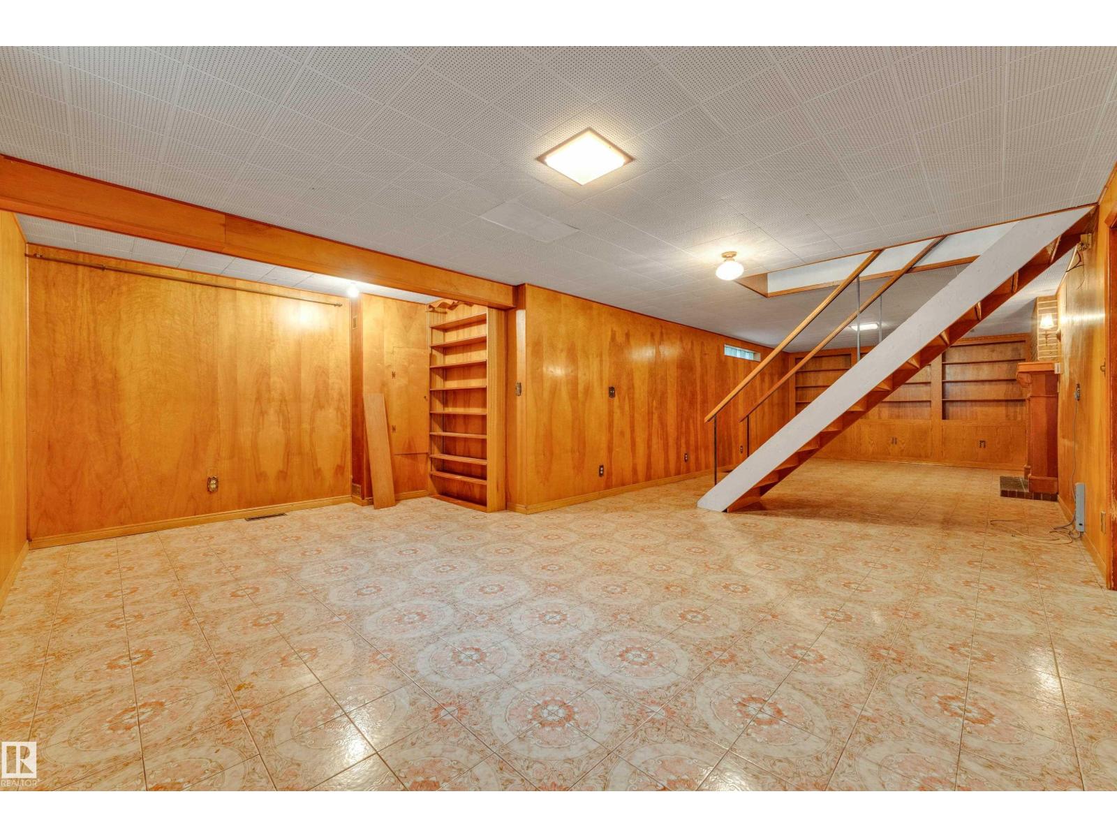 10819 54 AV NW — photo 38