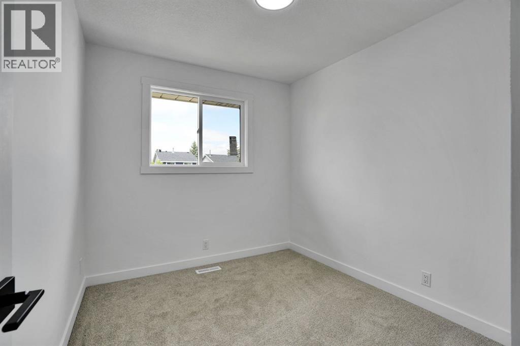6471 54 Street NE — photo 14