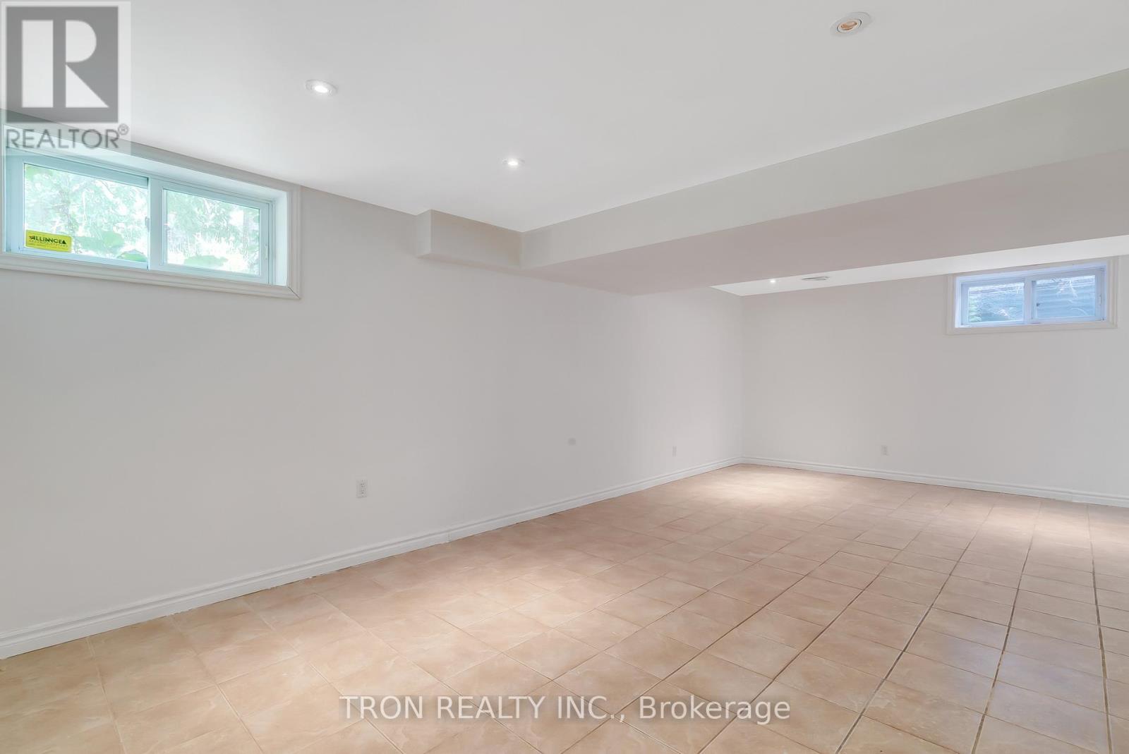 505 YORKSHIRE DRIVE - 32