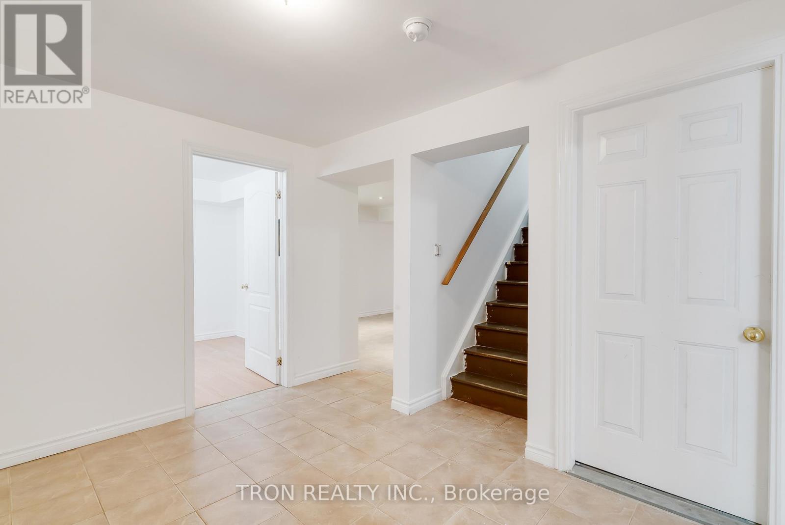 505 YORKSHIRE DRIVE - 28