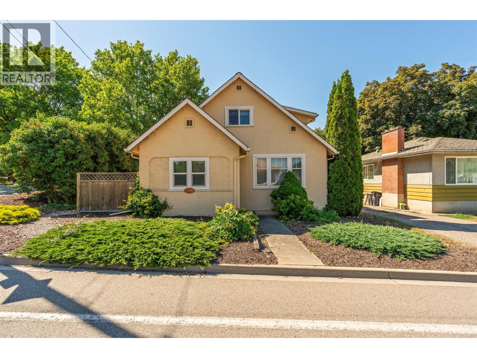 2400 32 Avenue - 1