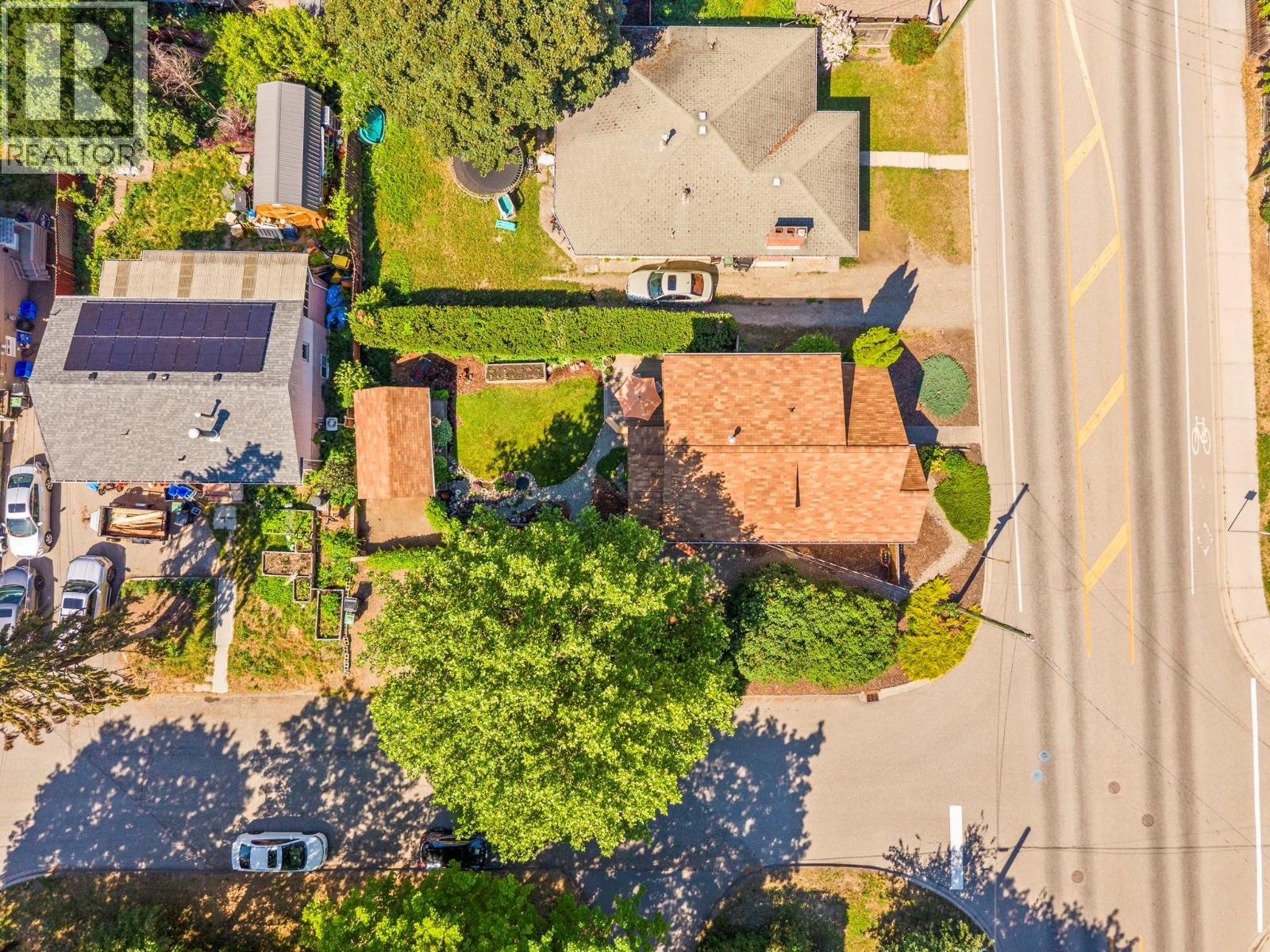 2400 32 Avenue - 40