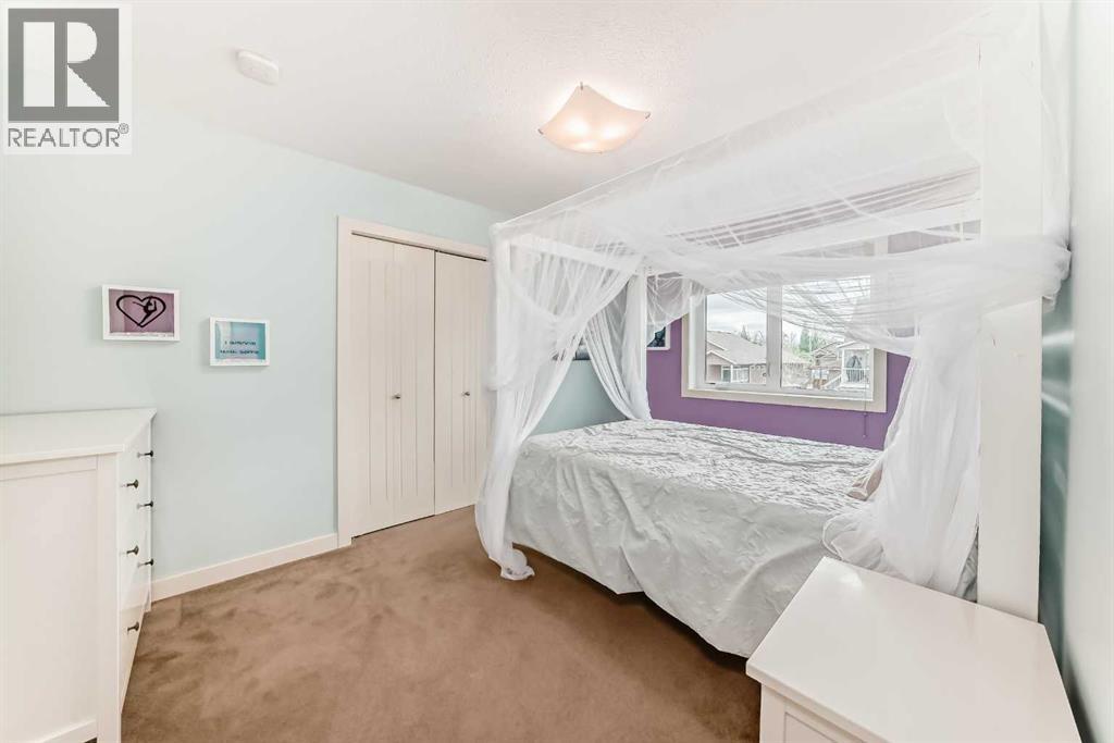 8 Eva Crescent — photo 24