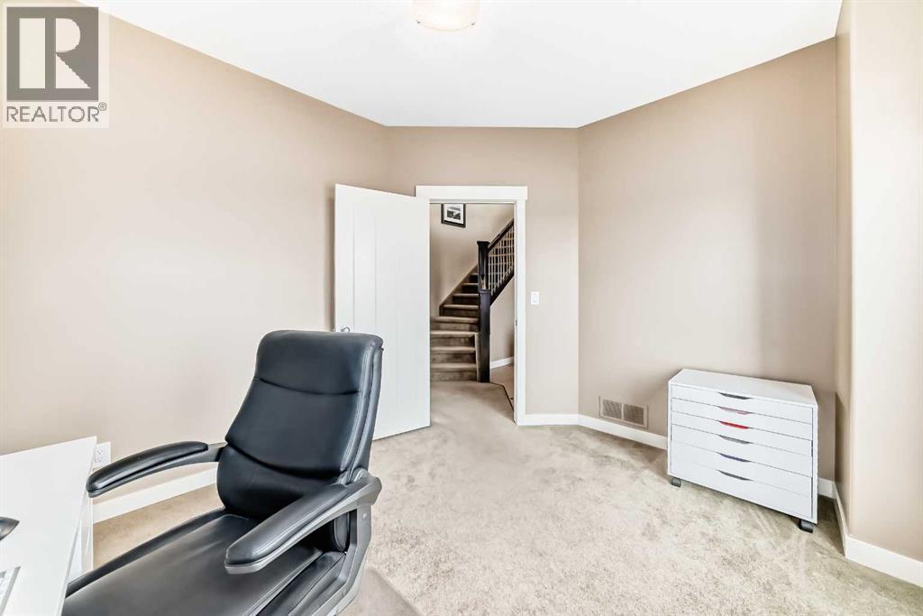 8 Eva Crescent — photo 15