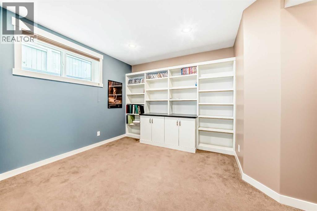 8 Eva Crescent — photo 32