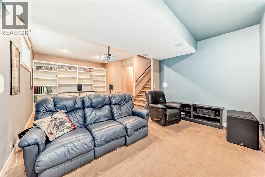 8 Eva Crescent — photo 31
