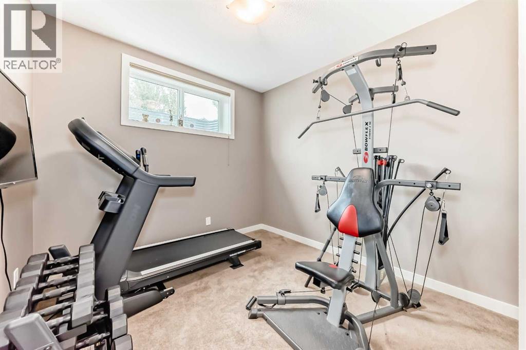 8 Eva Crescent — photo 36