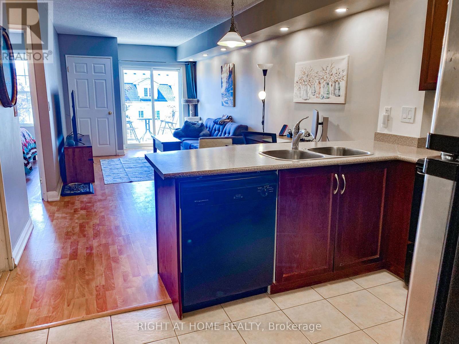 #404 35 HUNT AVENUE - 7