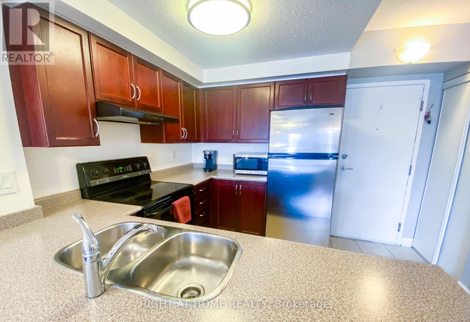 #404 35 HUNT AVENUE - 8