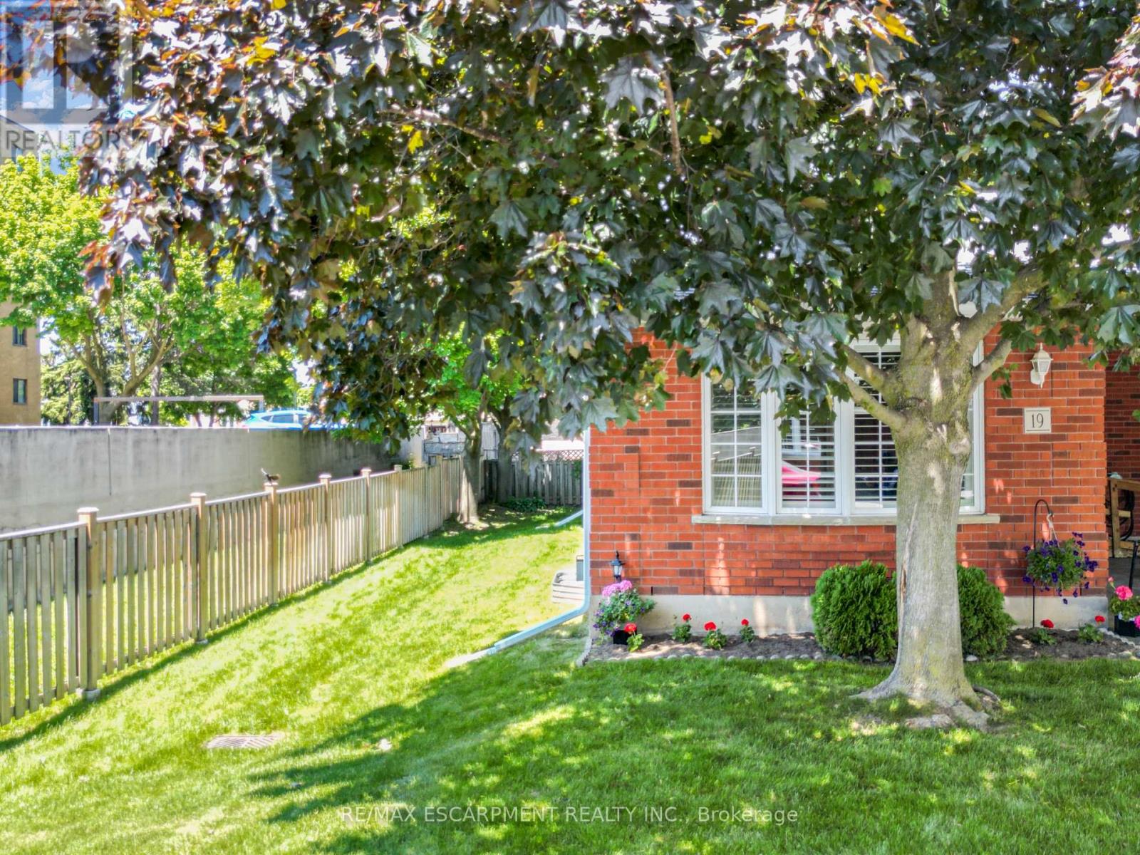 #19 229 LYNDEN ROAD - 3