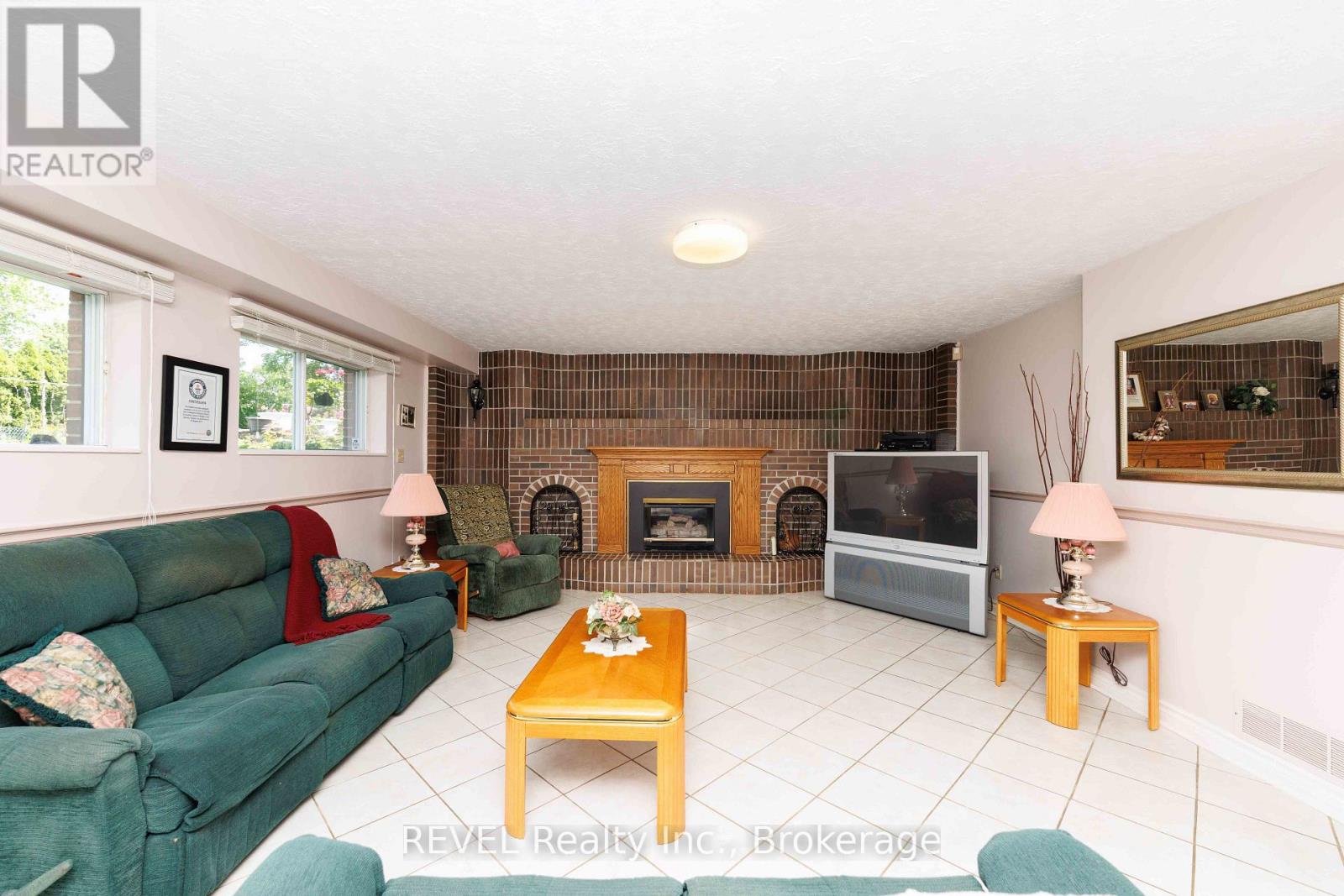 2795 SOLAR CRESCENT - 20