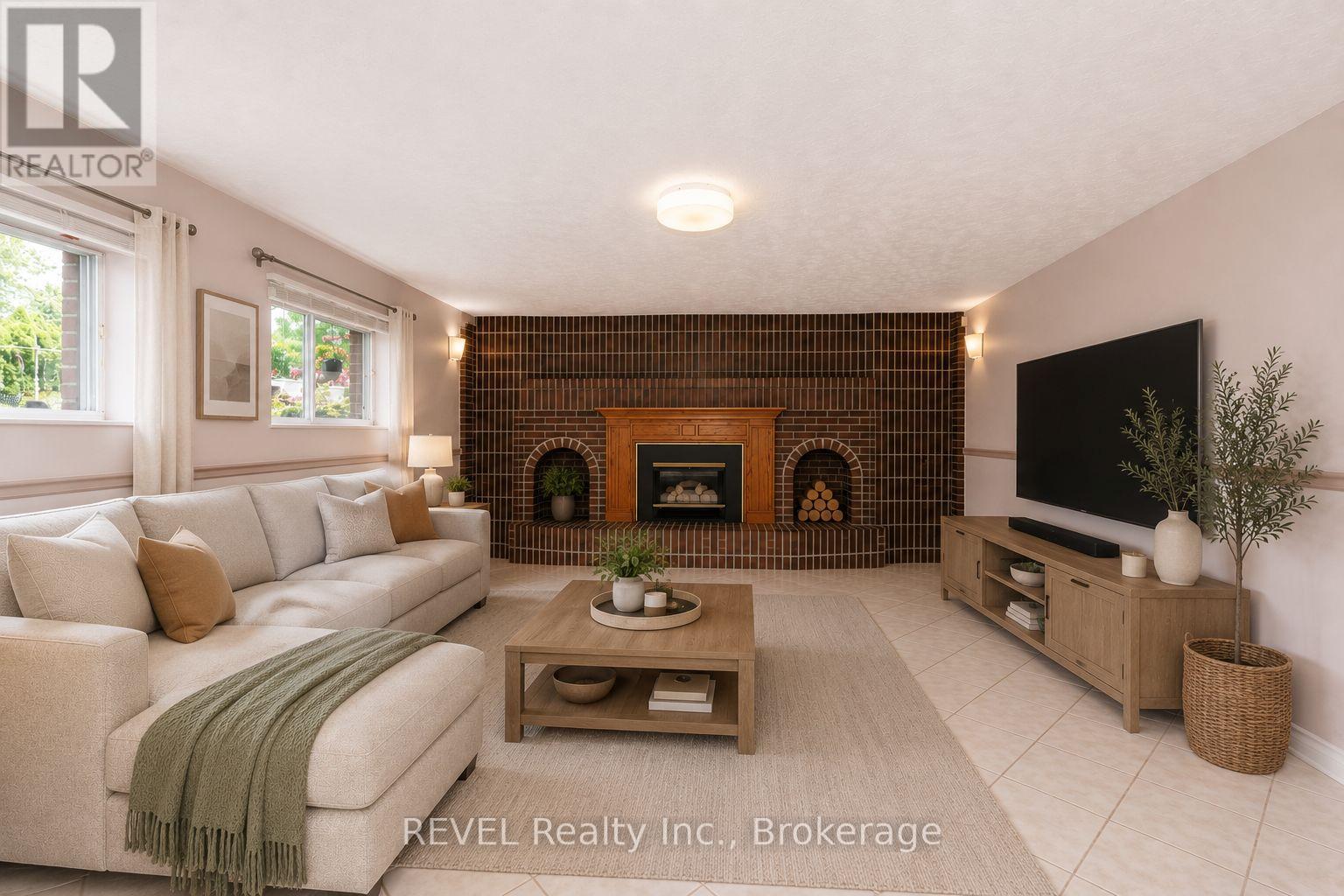 2795 SOLAR CRESCENT - 21