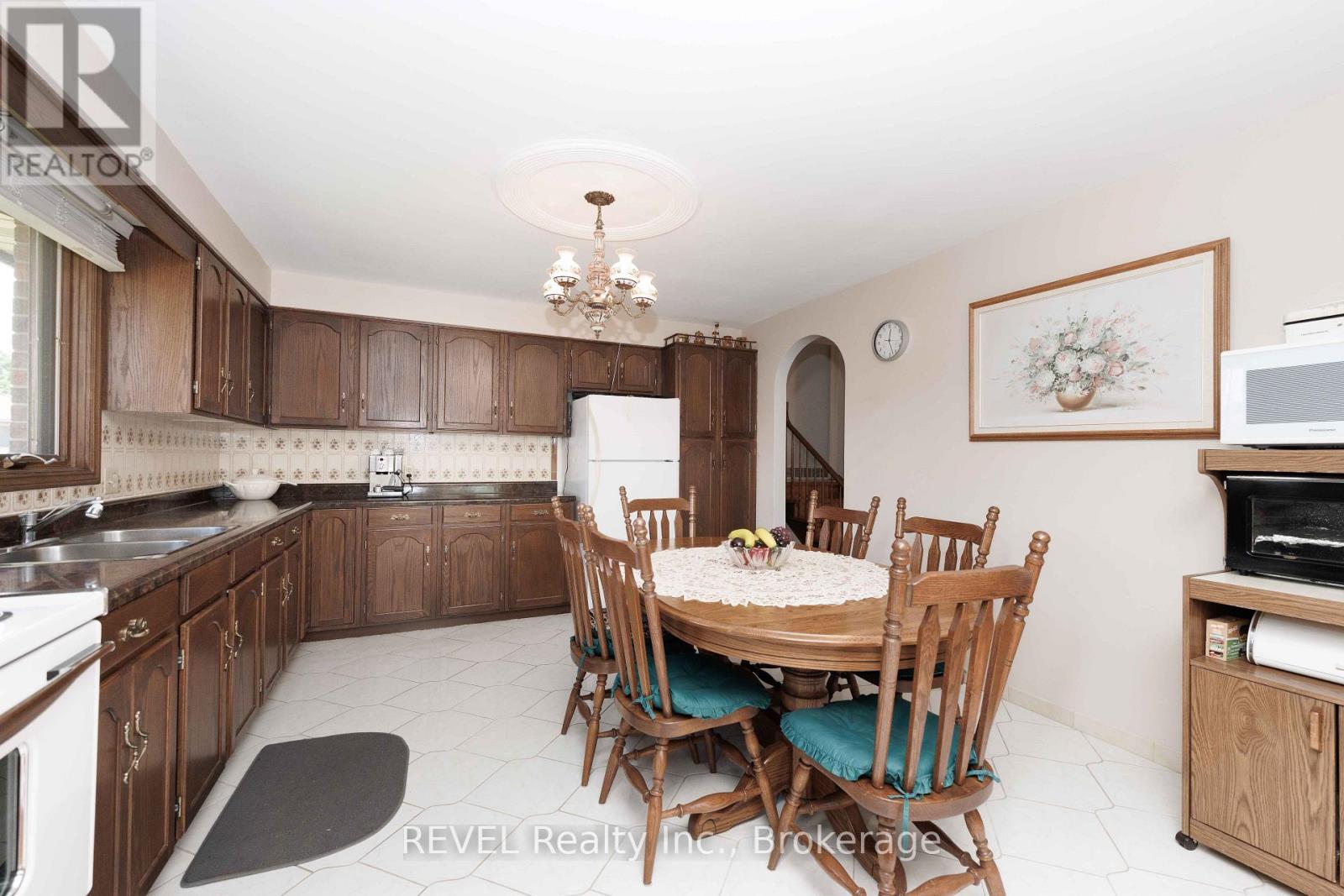2795 SOLAR CRESCENT - 9