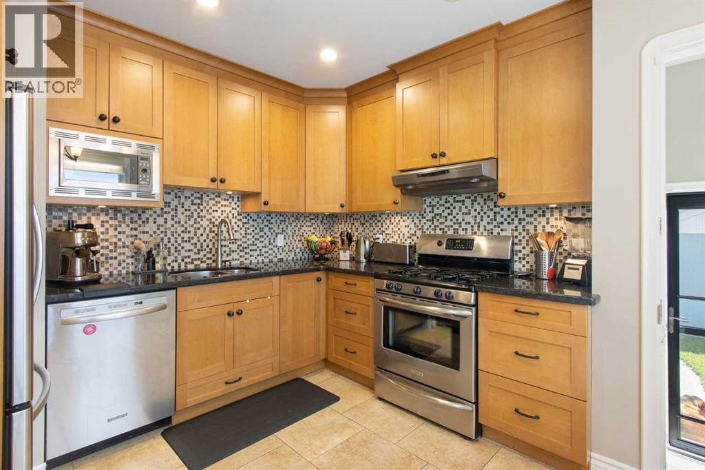 609 9 Avenue NE — photo 8