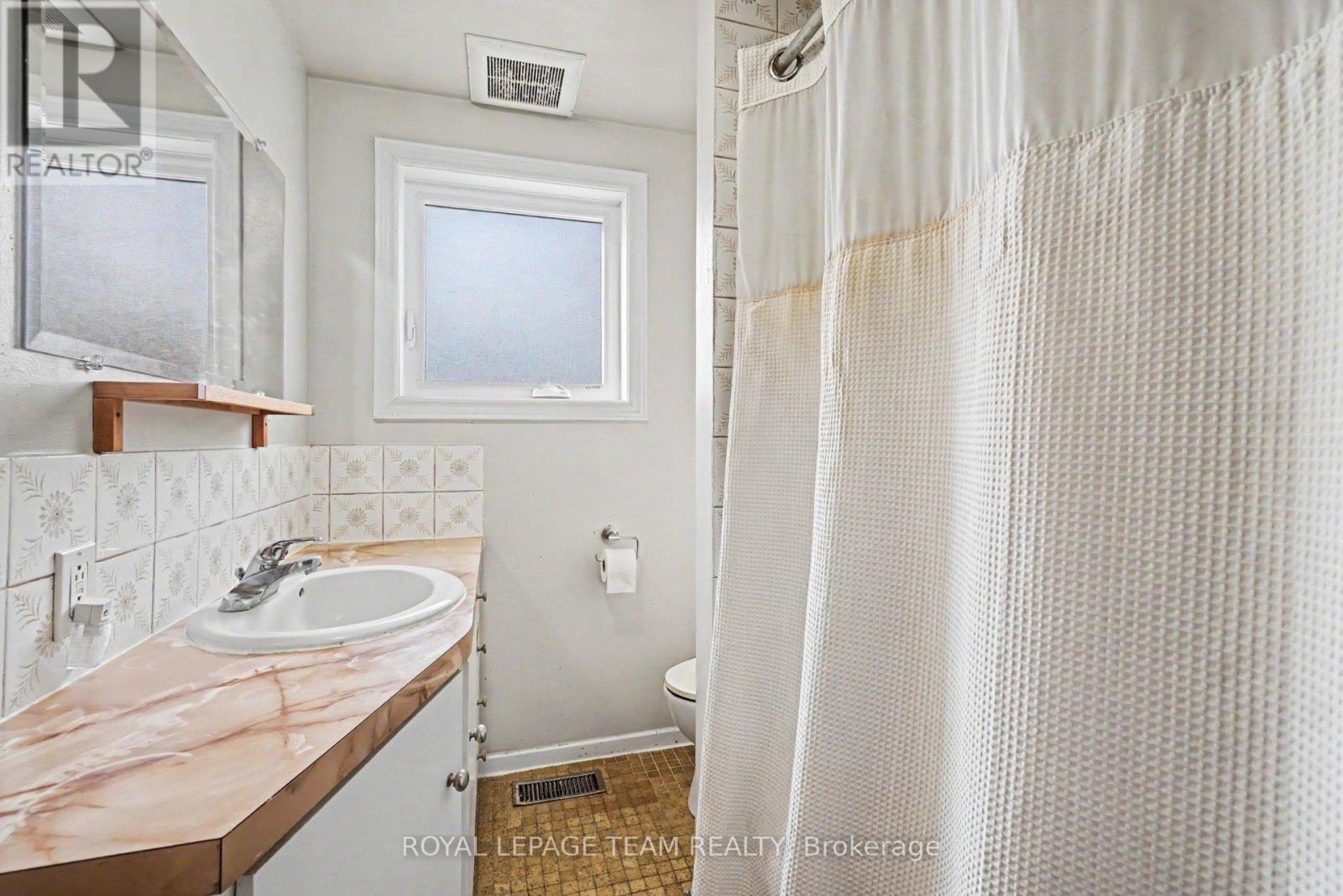 3 Bed, 2 Bath House for Rent in Ottawa – 5123 SPRATT ROAD, Ottawa – MLS# X13411566 - Image 3