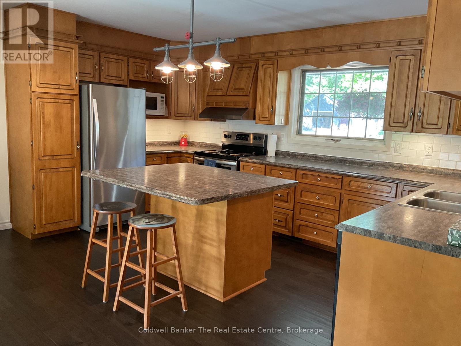 815 MUSKOKA ROAD N - 12