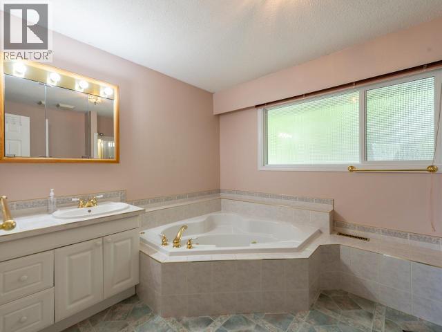 525 GARDEN Terrace - 8