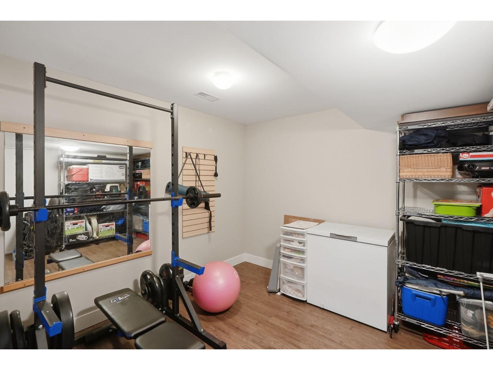 7268 YORK Crescent, Delta