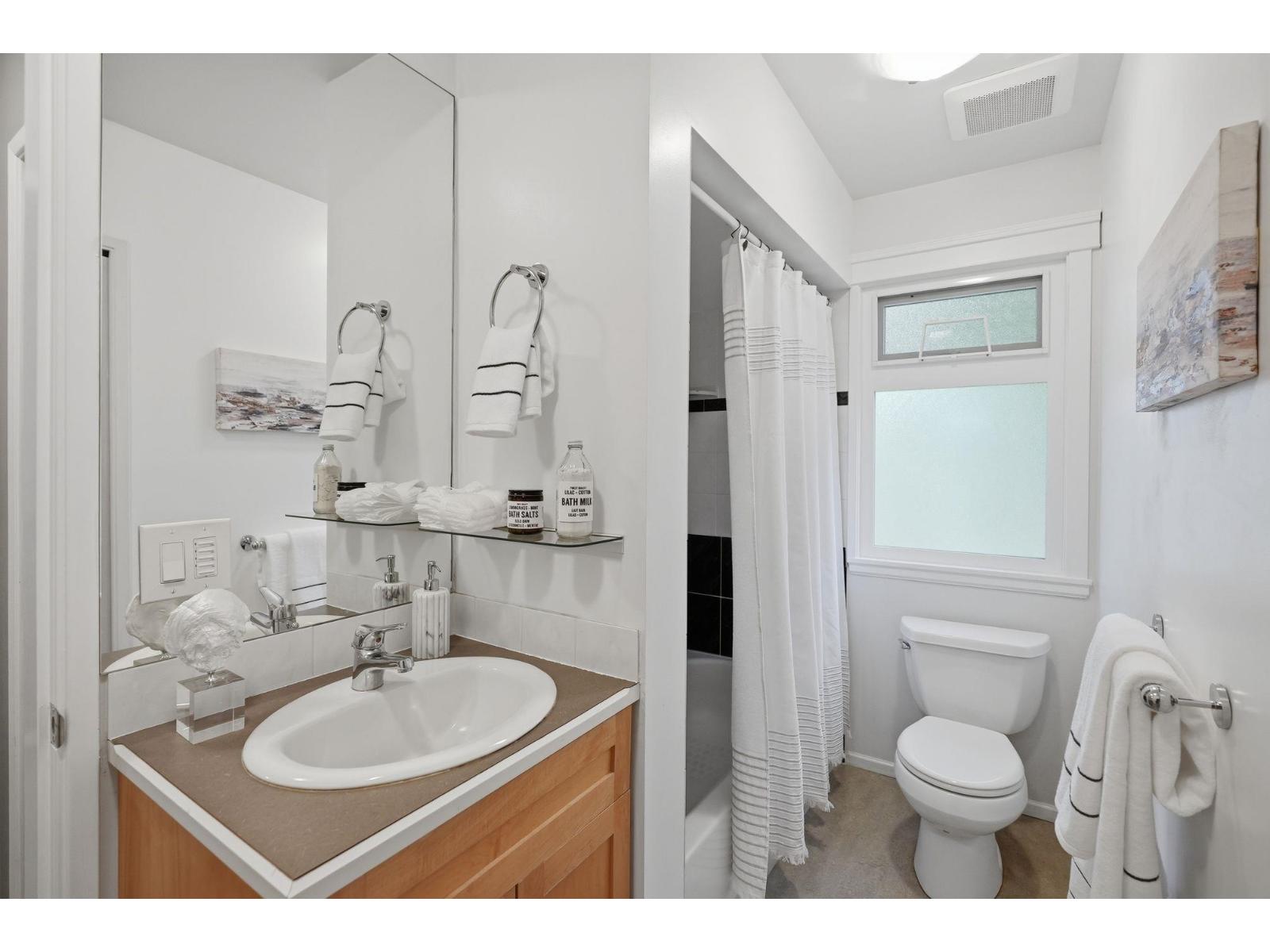 7268 YORK Crescent, Delta