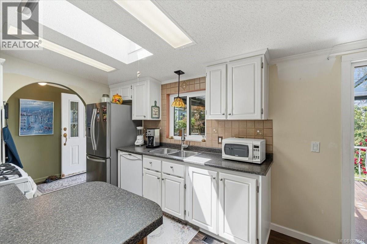 1300 Churchill Pl - 5
