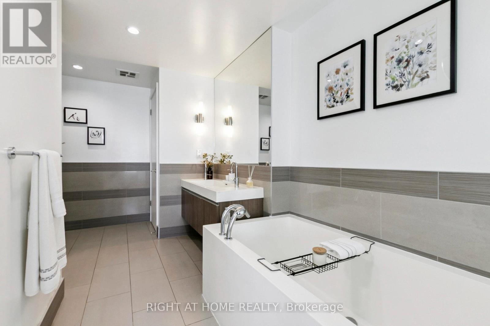 #3207 390 CHERRY STREET - 28
