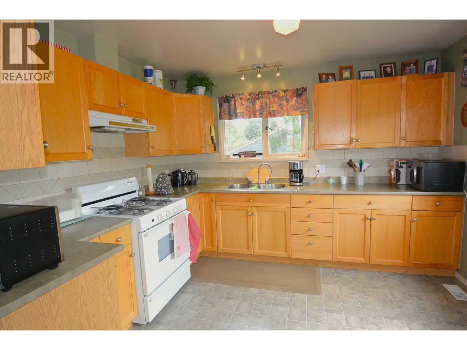3592 FOURTH Avenue, Smithers