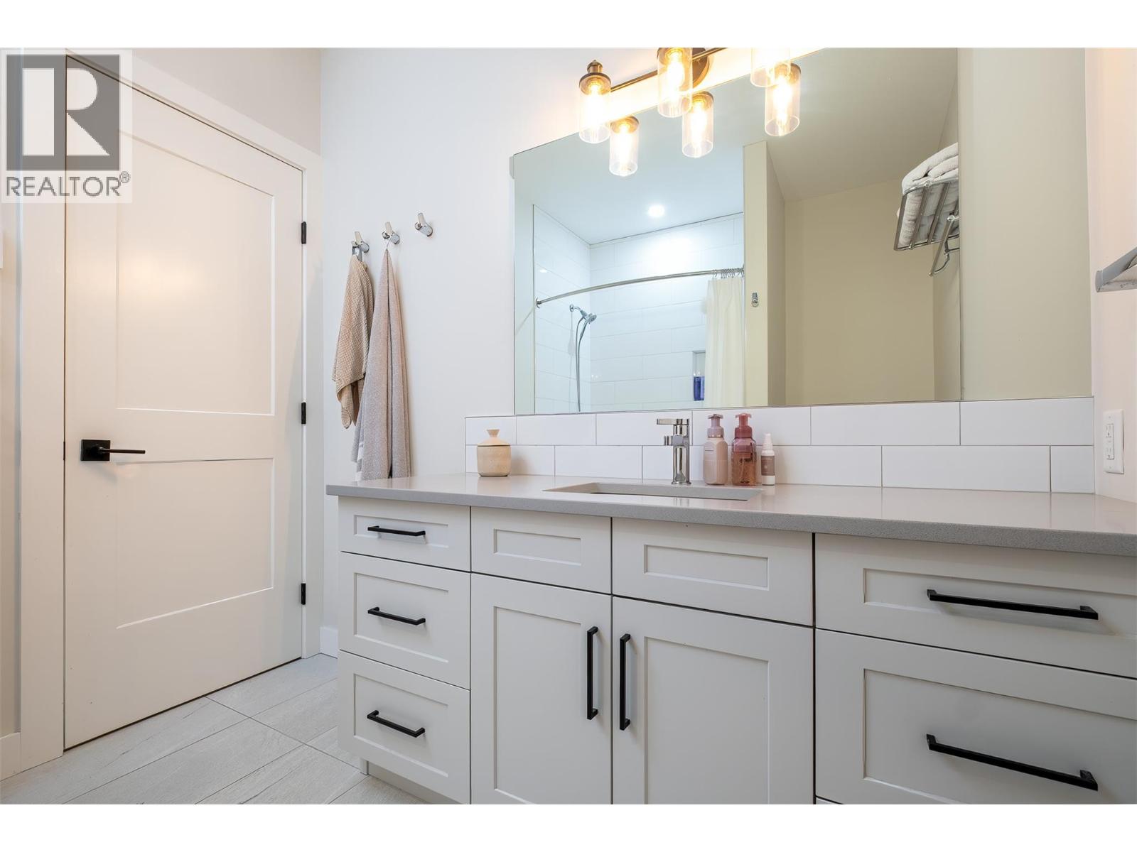 #4 2452 WASHINGTON Street - 24
