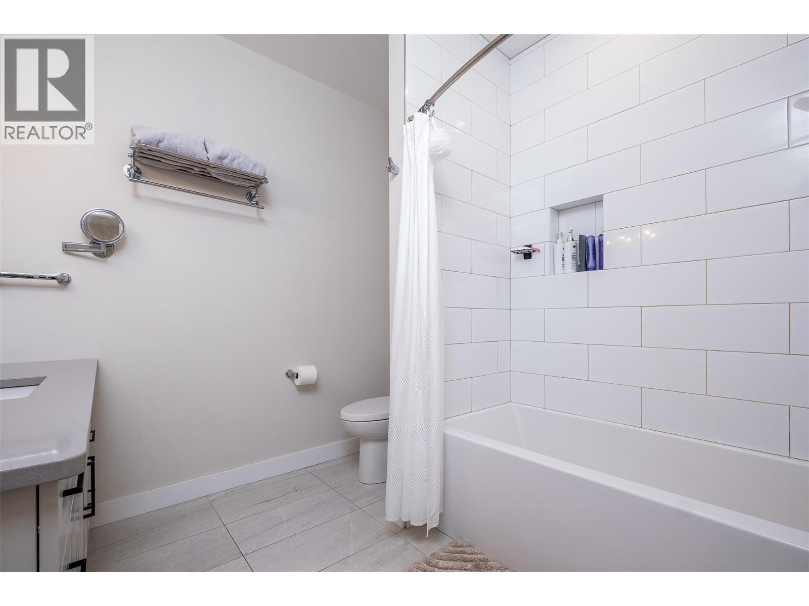 #4 2452 WASHINGTON Street - 25