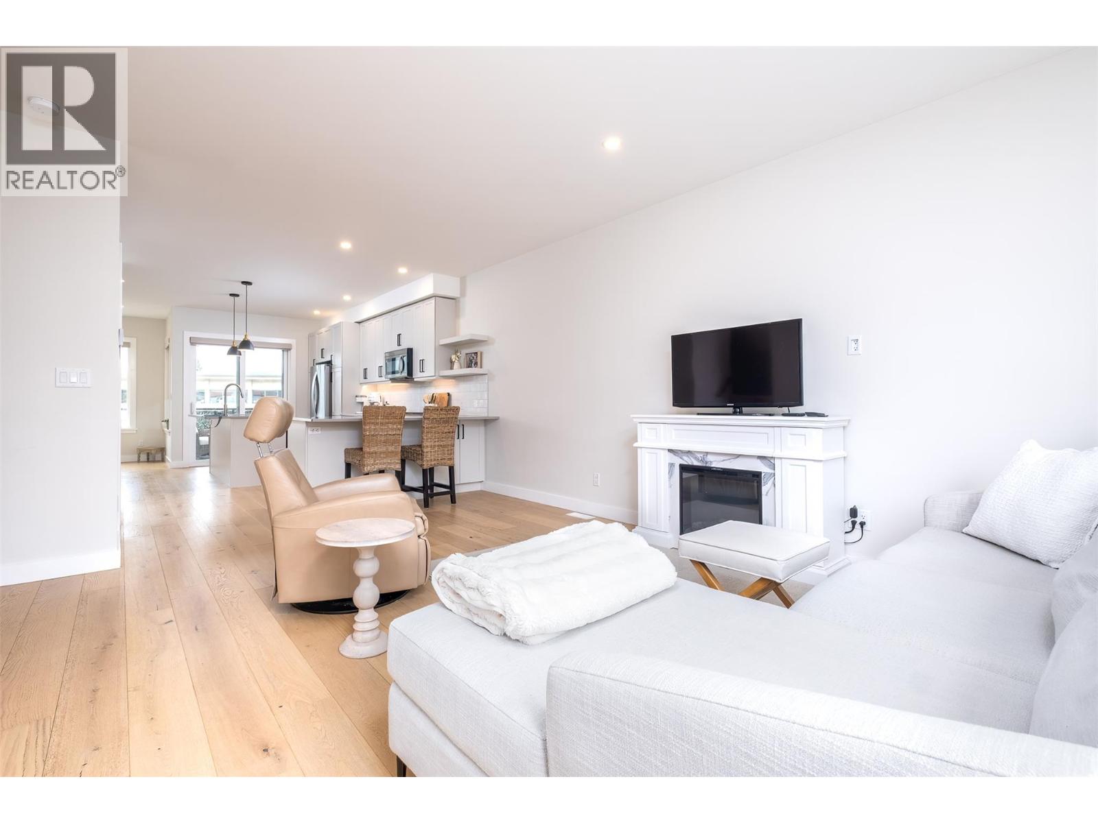 #4 2452 WASHINGTON Street - 8