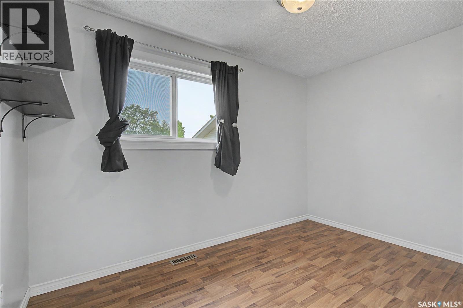 142 2nd STREET W - 10
