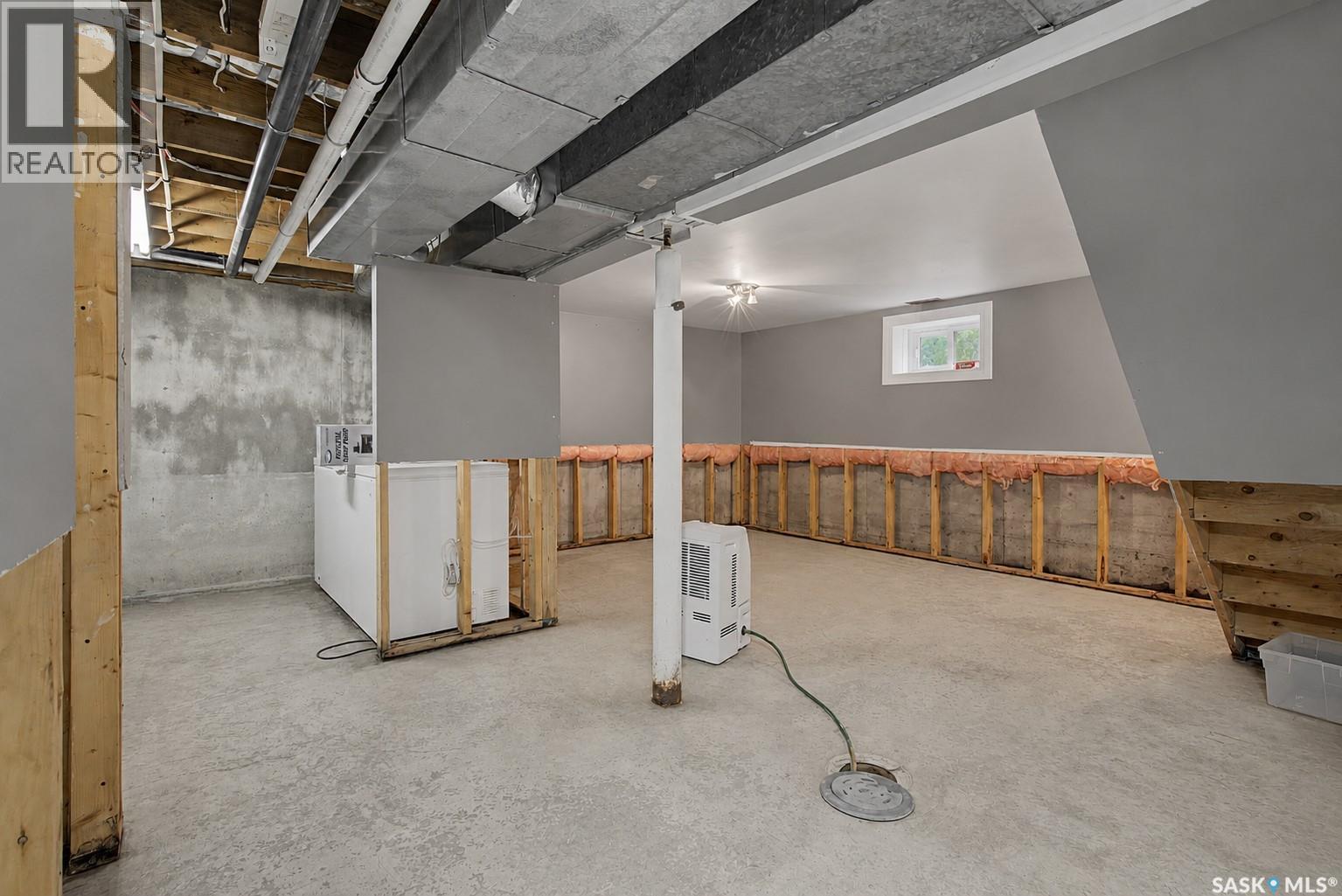 142 2nd STREET W - 15