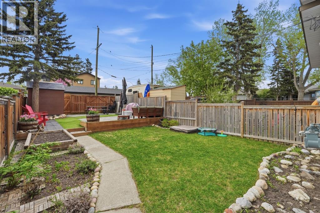 4804 19 Avenue NW — photo 28