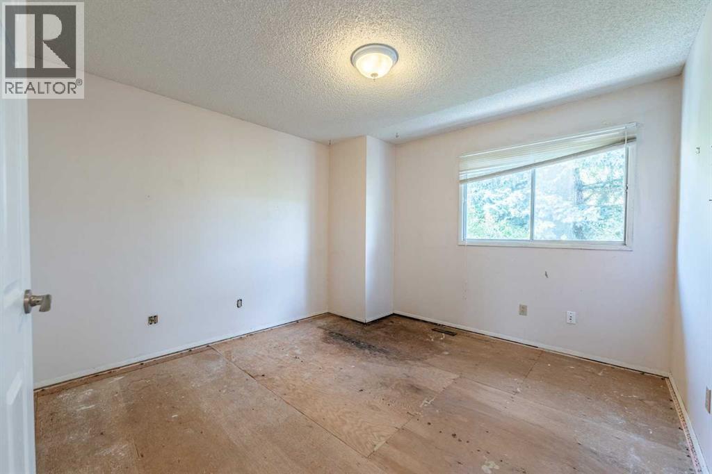 Master Bedroom, overlooks backyard. Carpets have been removed