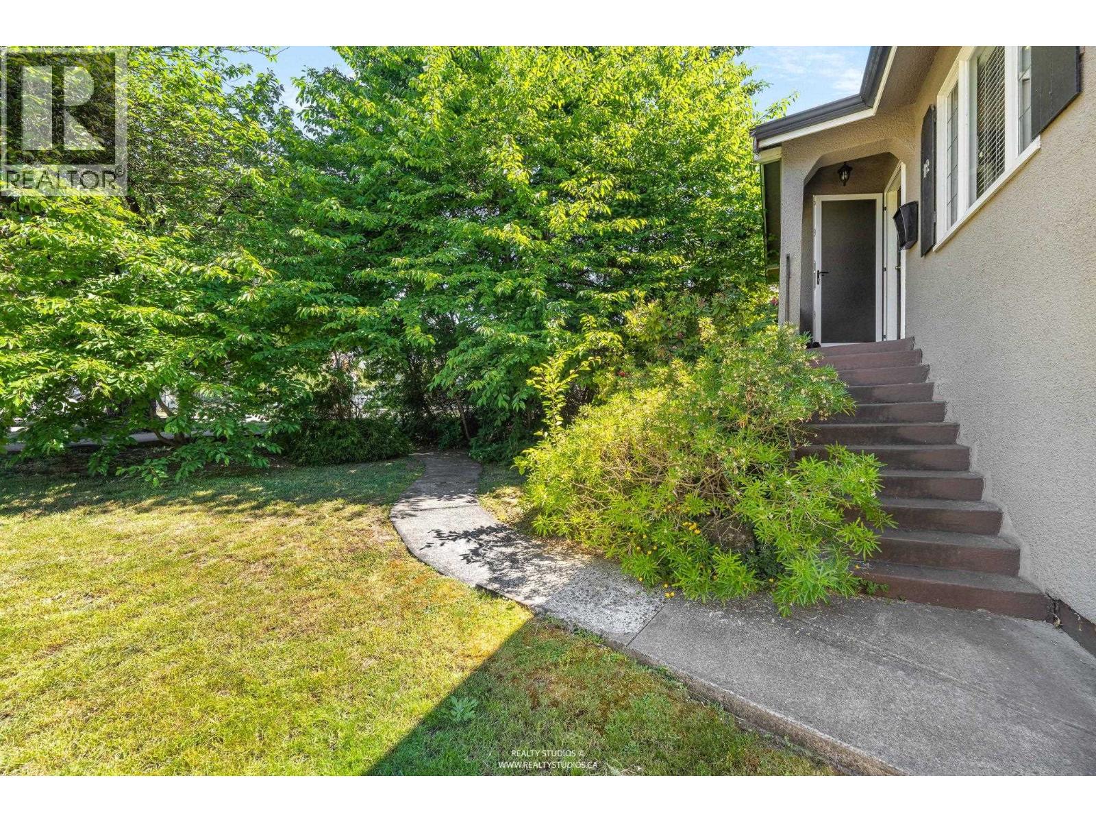 12 W KING EDWARD AVENUE — photo 3
