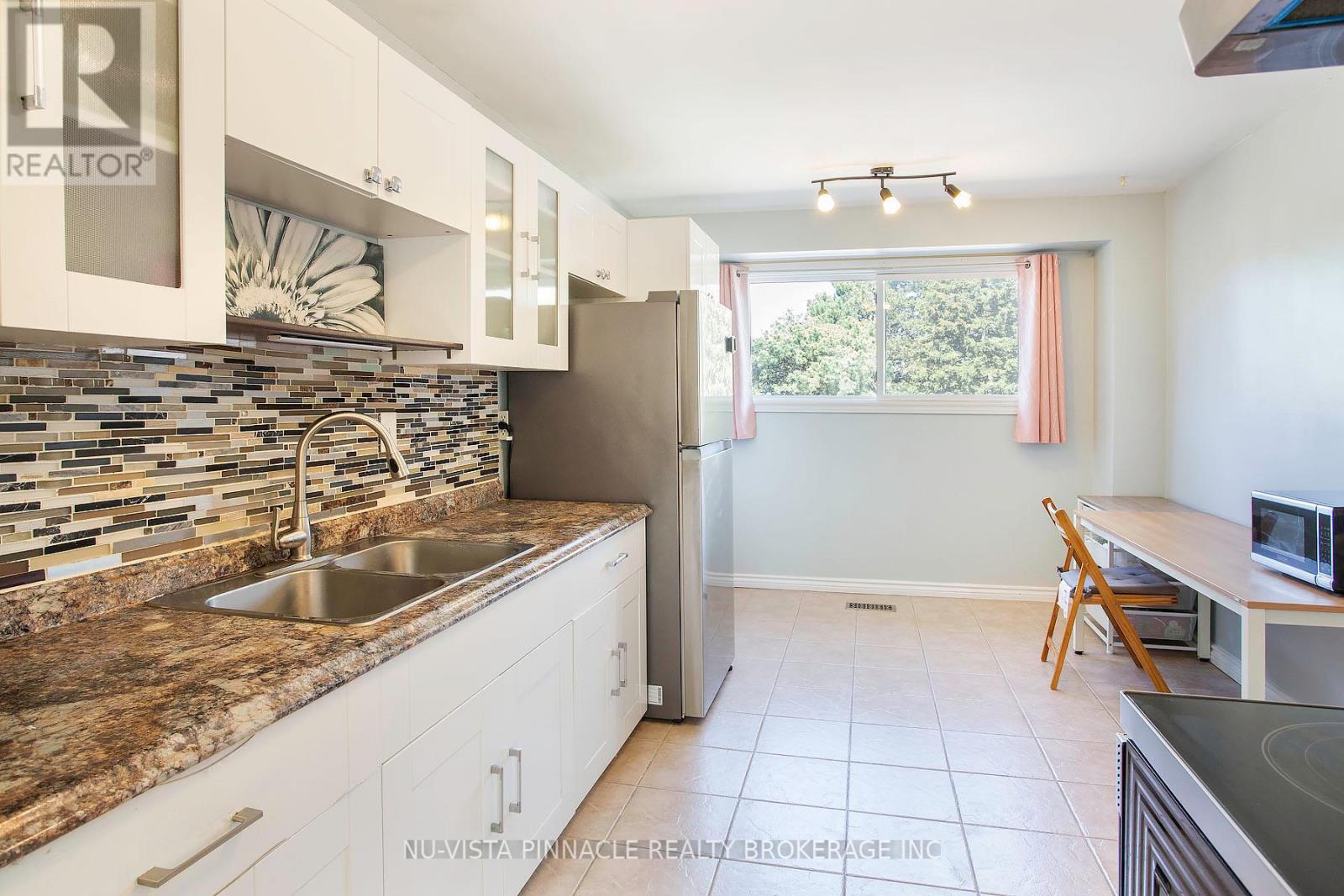 #13 285 BLUEVALE STREET N - 13