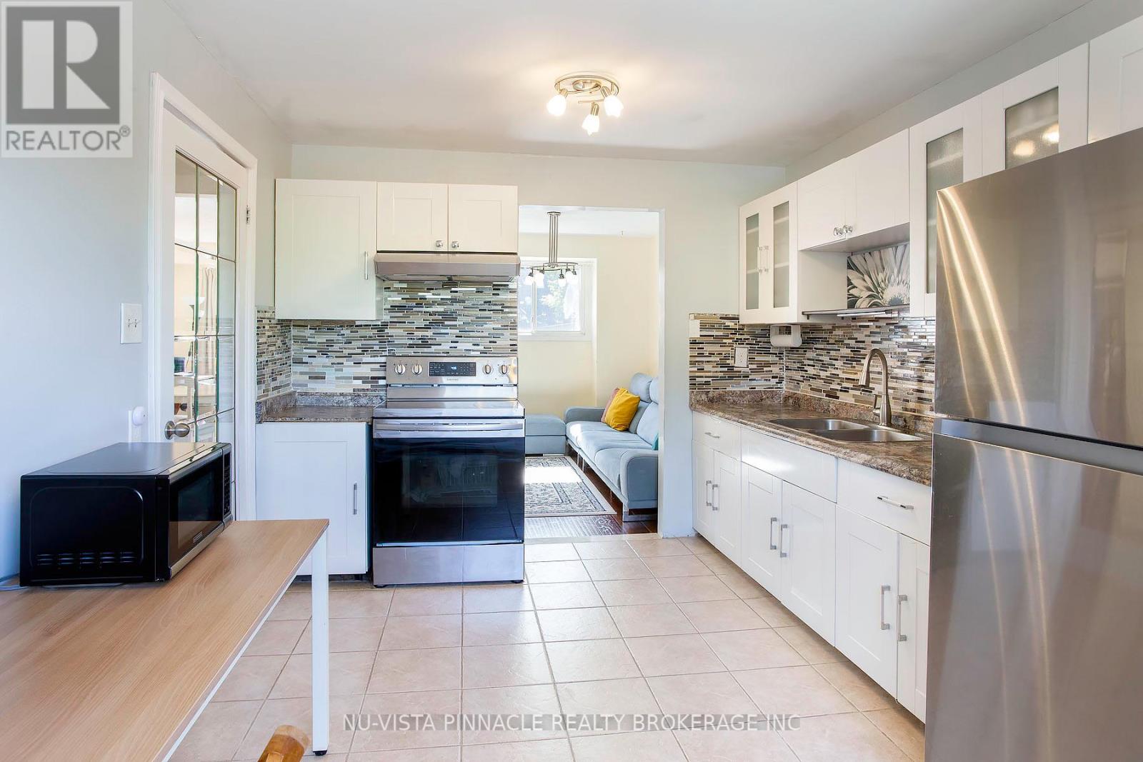 #13 285 BLUEVALE STREET N - 16