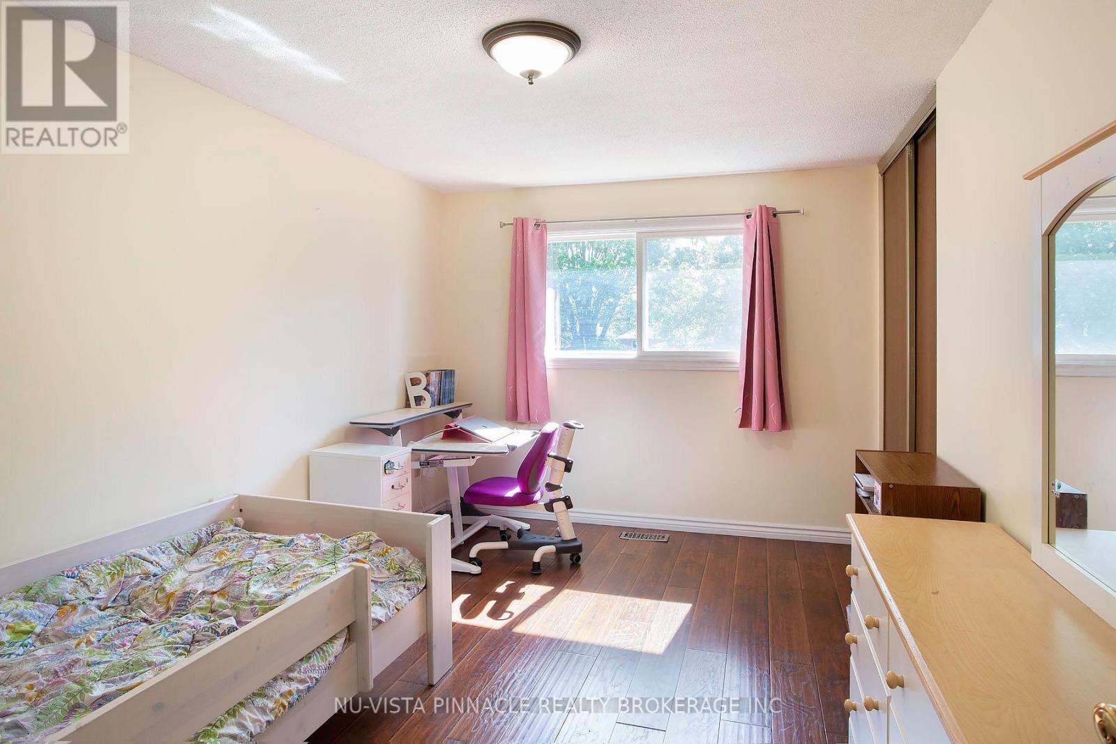 #13 285 BLUEVALE STREET N - 19