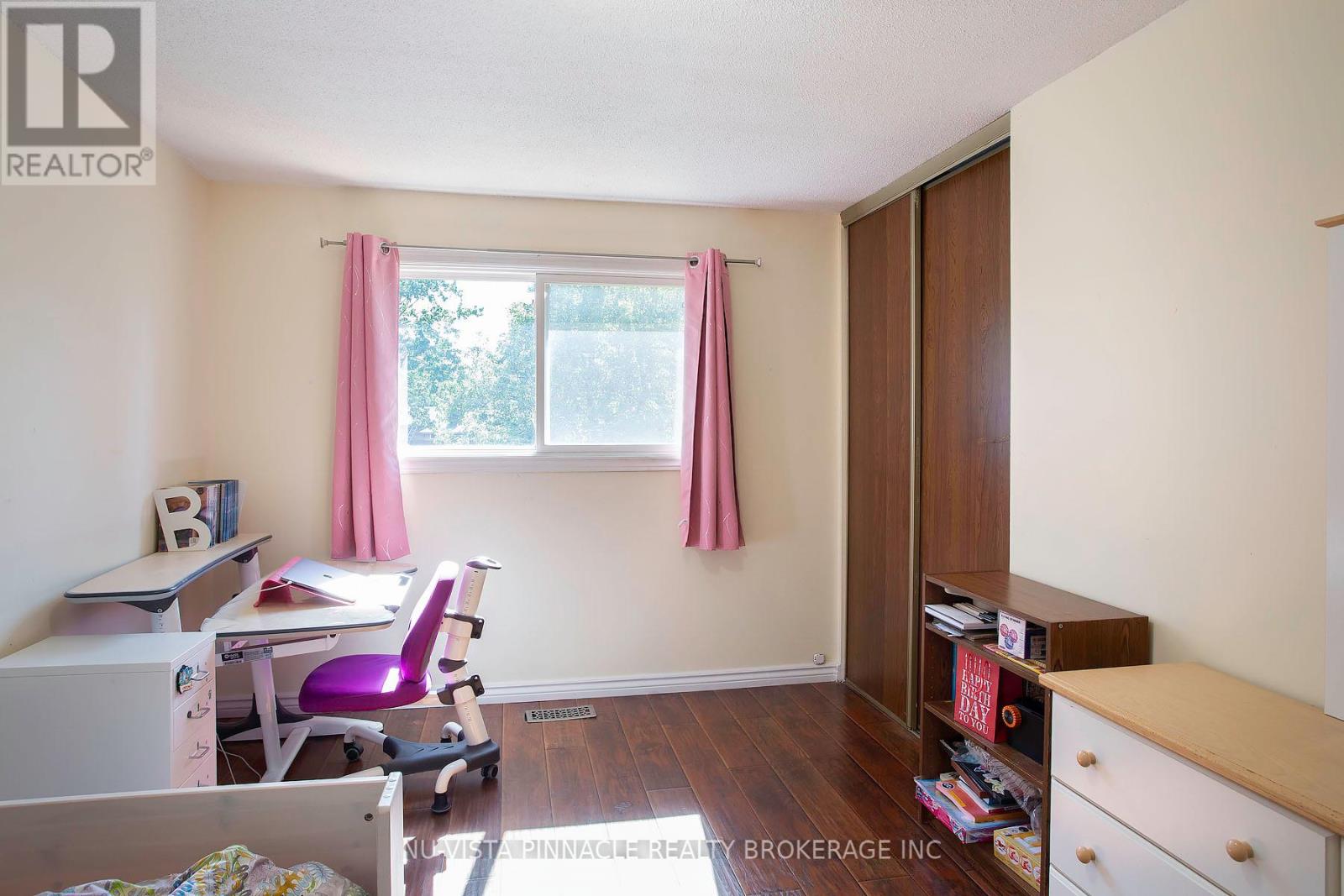 #13 285 BLUEVALE STREET N - 20