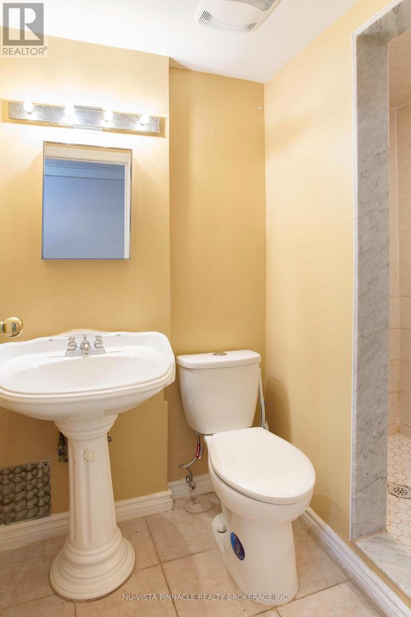 #13 285 BLUEVALE STREET N - 31