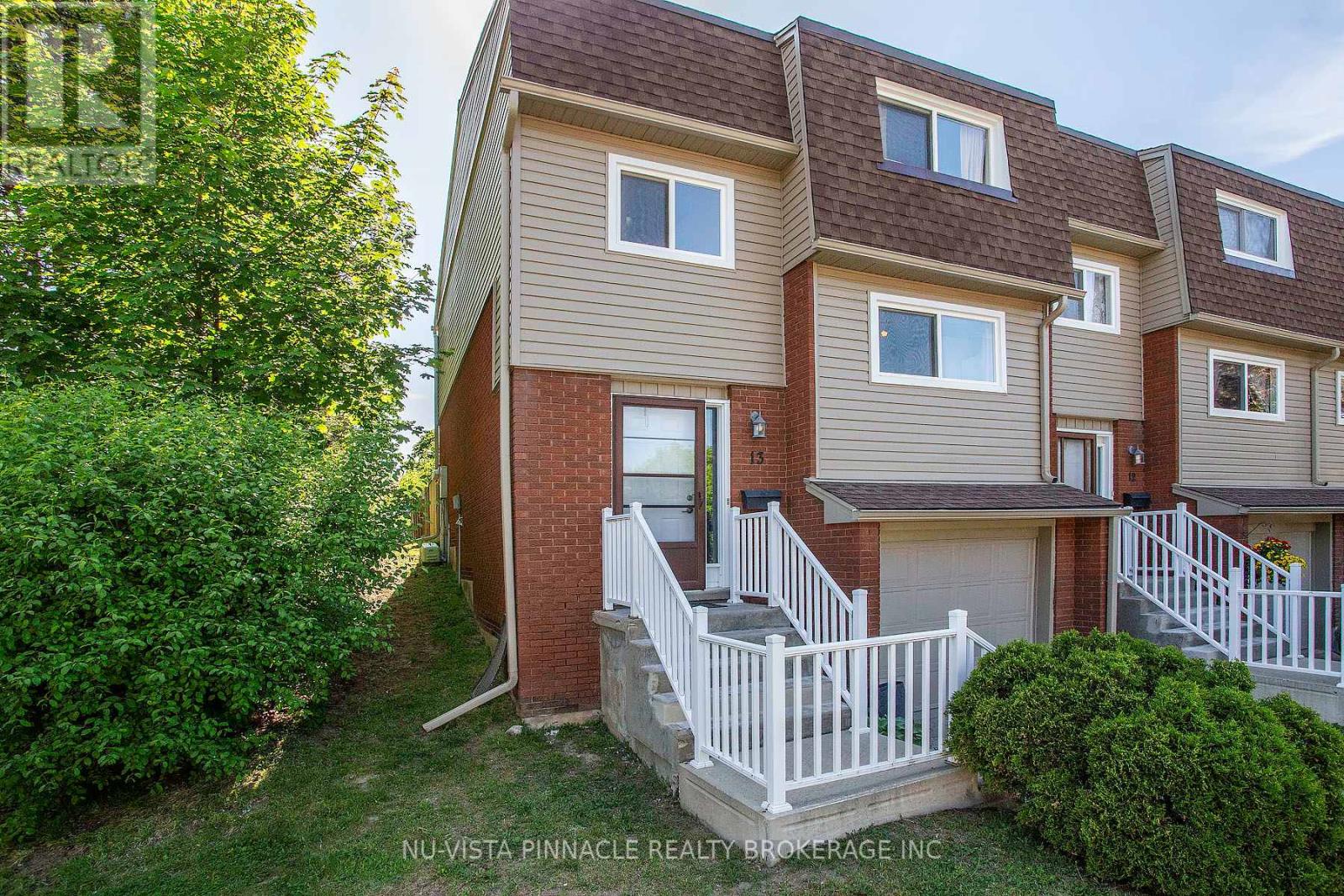 #13 285 BLUEVALE STREET N - 34