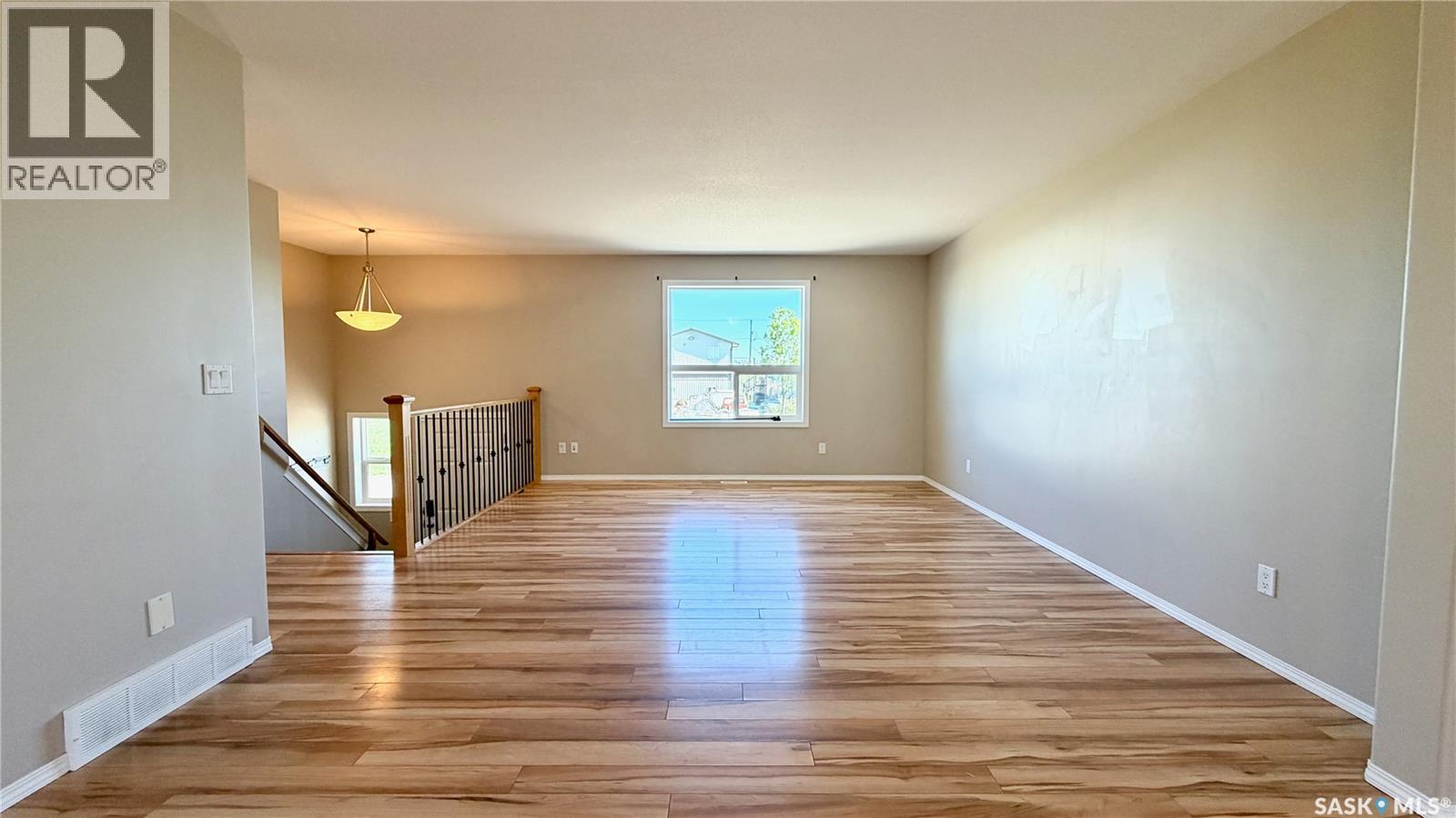 19 200 Hiebert CRESCENT - photo 2